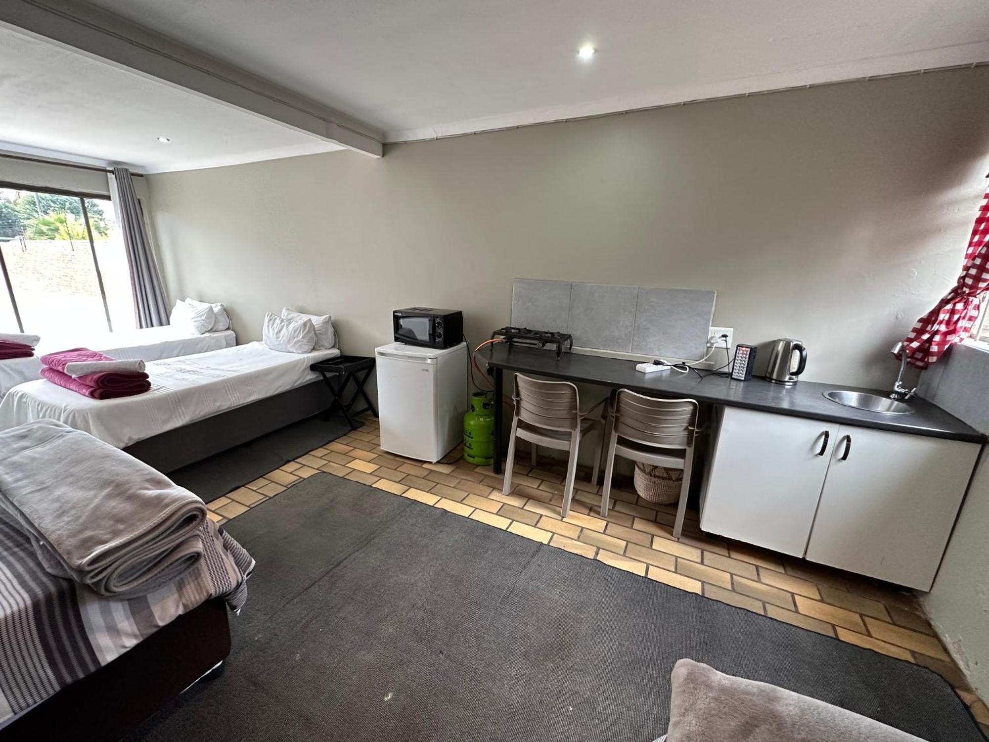 Favour Guest House Полокване Экстерьер фото