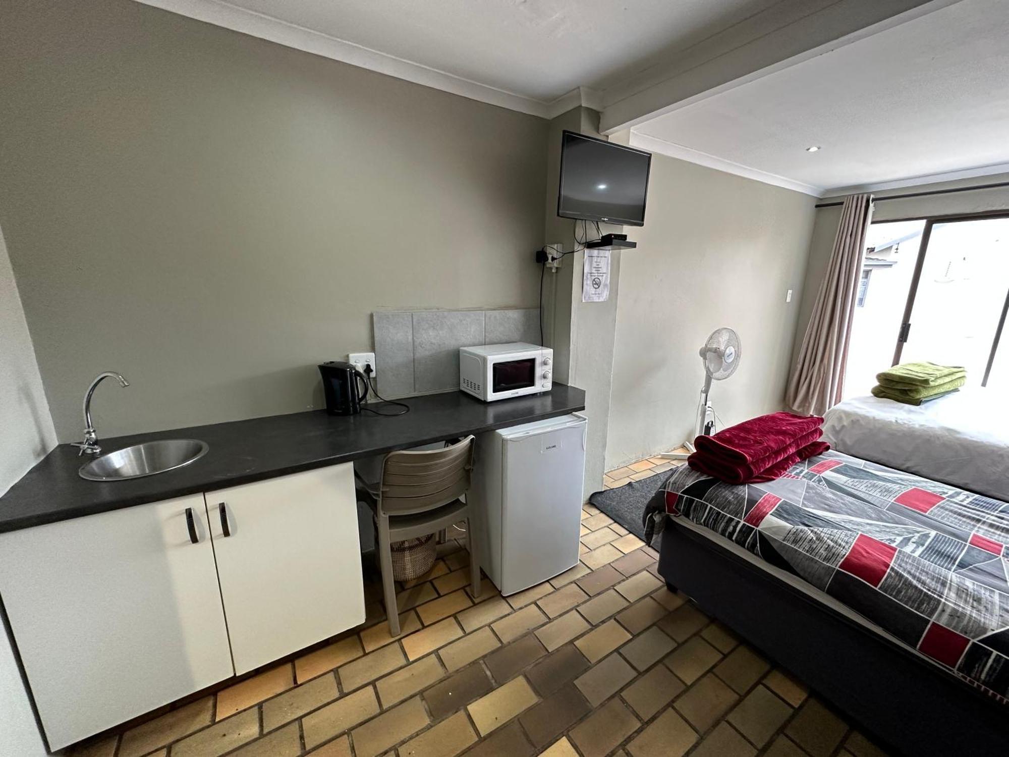 Favour Guest House Полокване Экстерьер фото
