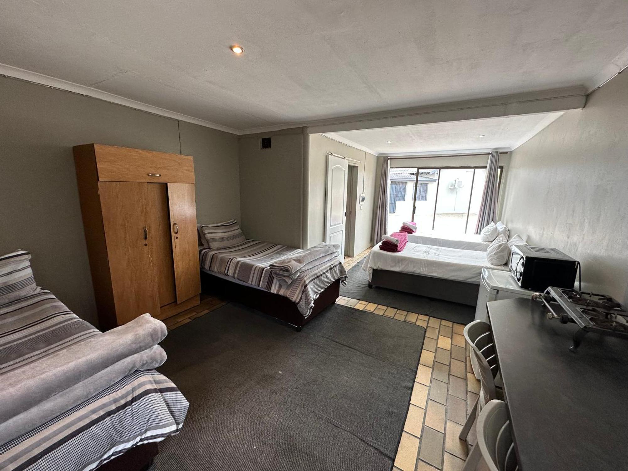Favour Guest House Полокване Экстерьер фото