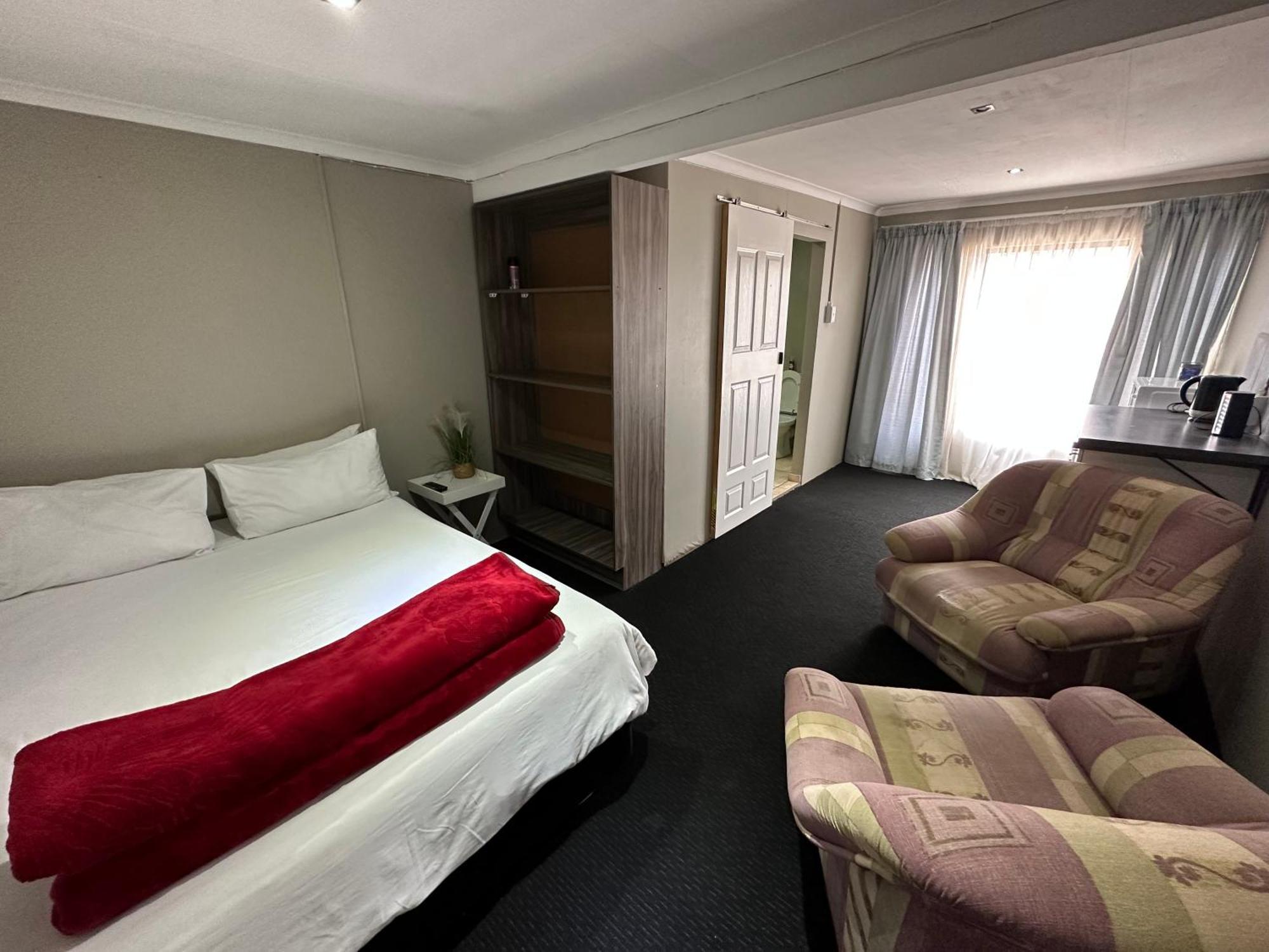 Favour Guest House Полокване Экстерьер фото