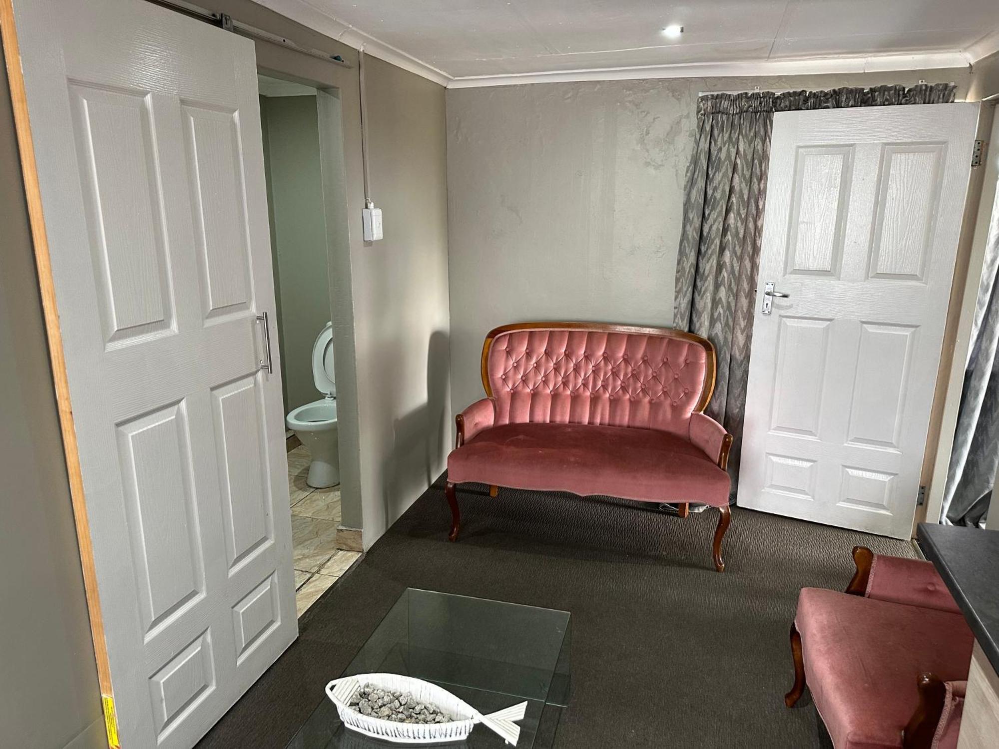 Favour Guest House Полокване Экстерьер фото