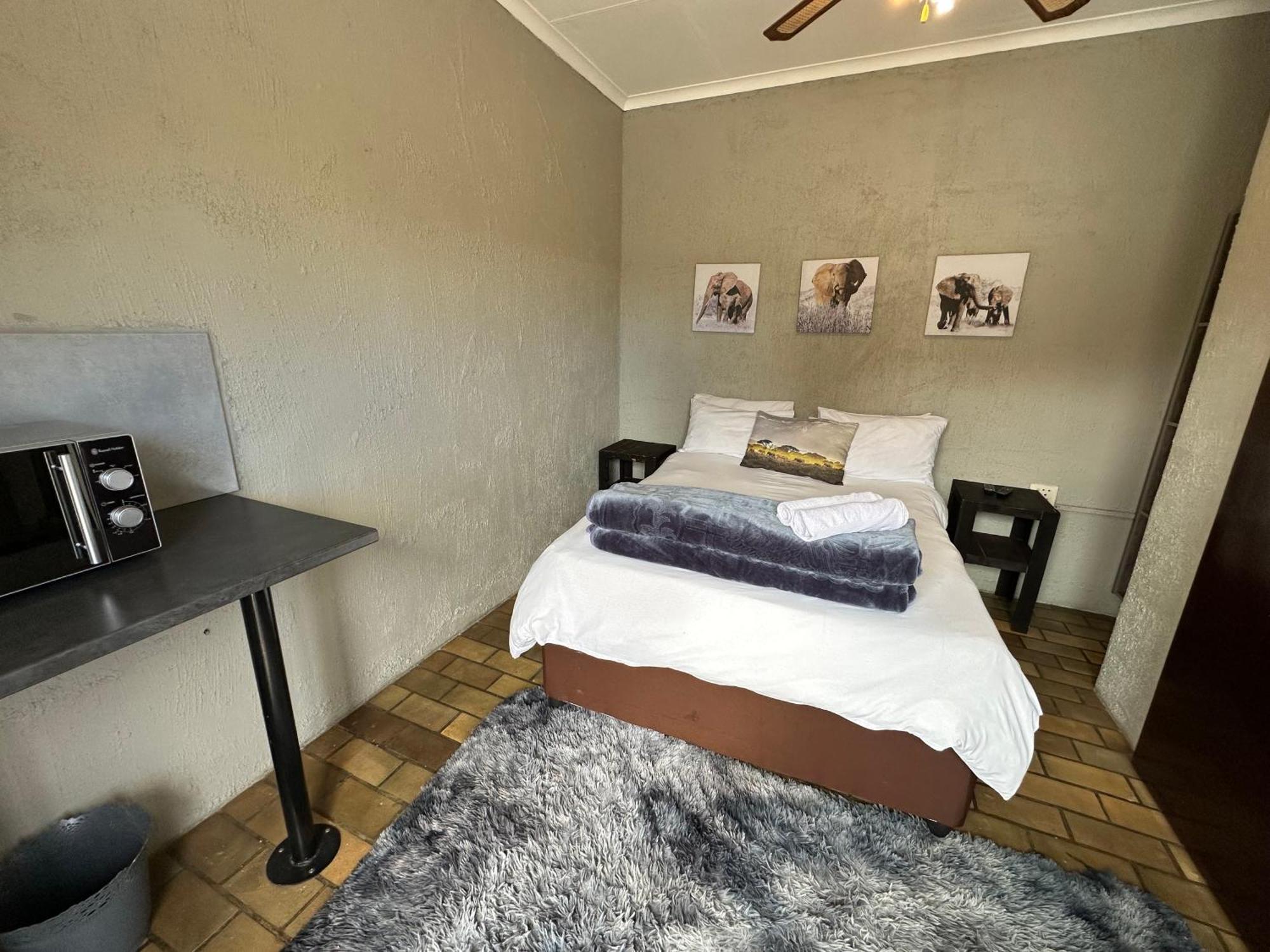 Favour Guest House Полокване Экстерьер фото